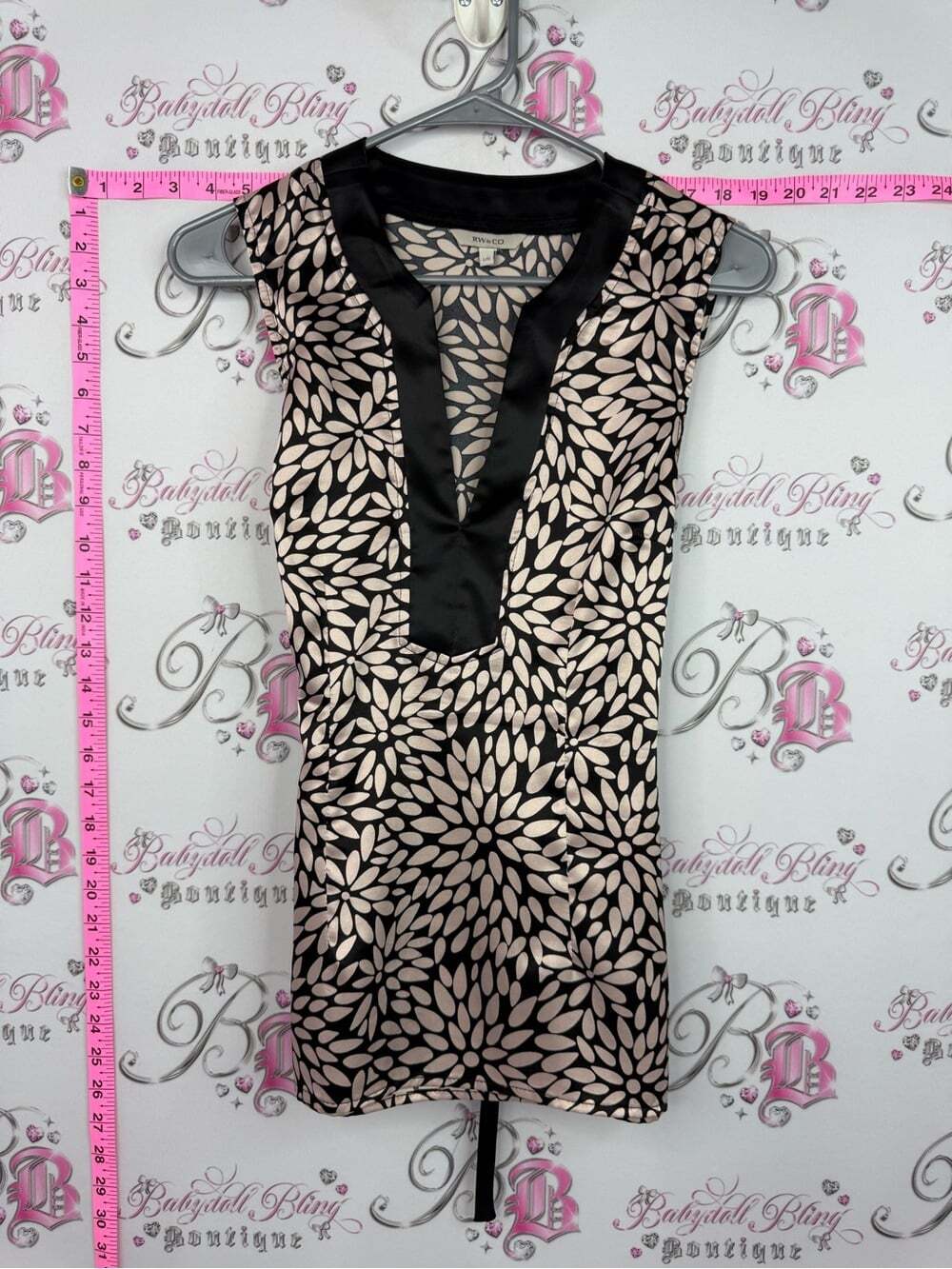 RW&CO. Tank shirt Y2k print tie Black Top with Beige Floral Petal Print